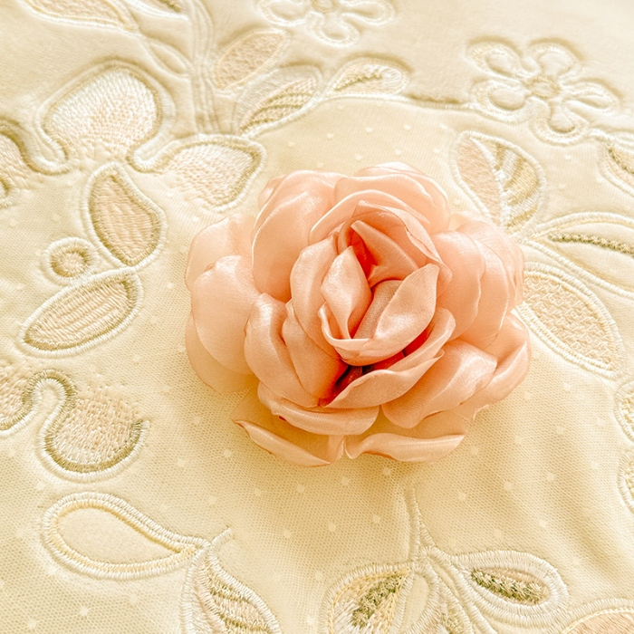 91家纺网 家纺一手货源 找家纺 苏米娜2025秋冬直播爆款11斤230g全消光牛奶绒夹棉床盖款四件套纯色蕾丝花边刺绣床盖三件套夹棉单床盖 梦妮莎-奶昔白 