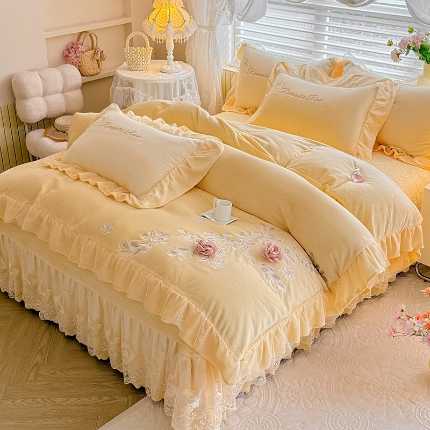 苏米娜2025秋冬直播爆款11斤230g全消光牛奶绒夹棉床盖款四件套纯色蕾丝花边刺绣床盖三件套夹棉单床盖 梦妮莎-嫩黄