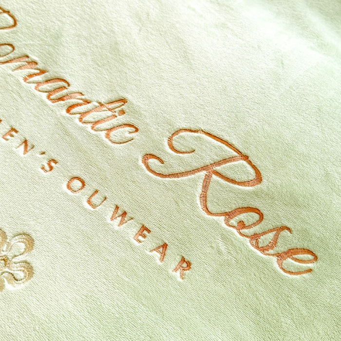 91家纺网 家纺一手货源 找家纺 苏米娜2025秋冬直播爆款11斤230g全消光牛奶绒夹棉床盖款四件套纯色蕾丝花边刺绣床盖三件套夹棉单床盖  梦妮莎-新芽绿