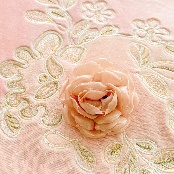 91家纺网 家纺一手货源 找家纺 苏米娜2025秋冬直播爆款11斤230g全消光牛奶绒夹棉床盖款四件套纯色蕾丝花边刺绣床盖三件套夹棉单床盖 梦妮莎-樱花粉