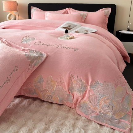 91家纺网 家纺一手货源 找家纺 （总）2026新款牛奶绒刺绣工艺高克重四件套-安娜系列