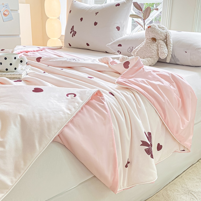 91家纺网 家纺一手货源 找家纺 延遥2025年新款凉感丝夏被大豆纤维填充针织棉空调被学生宿舍夏凉被 爱心蝴蝶结