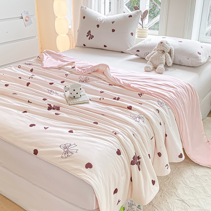 91家纺网 家纺一手货源 找家纺 延遥2025年新款凉感丝夏被大豆纤维填充针织棉空调被学生宿舍夏凉被 爱心蝴蝶结