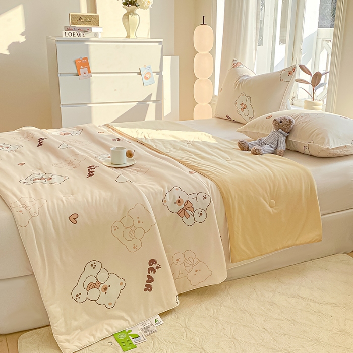 91家纺网 家纺一手货源 找家纺 延遥2025年新款凉感丝夏被大豆纤维填充针织棉空调被学生宿舍夏凉被 比利小熊