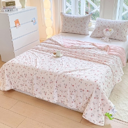 91家纺网 家纺一手货源 找家纺 延遥2025年新款凉感丝夏被大豆纤维填充针织棉空调被学生宿舍夏凉被 繁华寄语,淘气企鹅,爱心蝴蝶结,比利小熊,繁华寄语,浮花半日,沁园花语,清风明月,树影微阳,晚安小兔,早安小熊