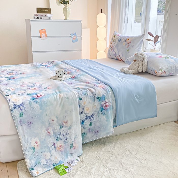 91家纺网 家纺一手货源 找家纺 延遥2025年新款凉感丝夏被大豆纤维填充针织棉空调被学生宿舍夏凉被 浮花半日