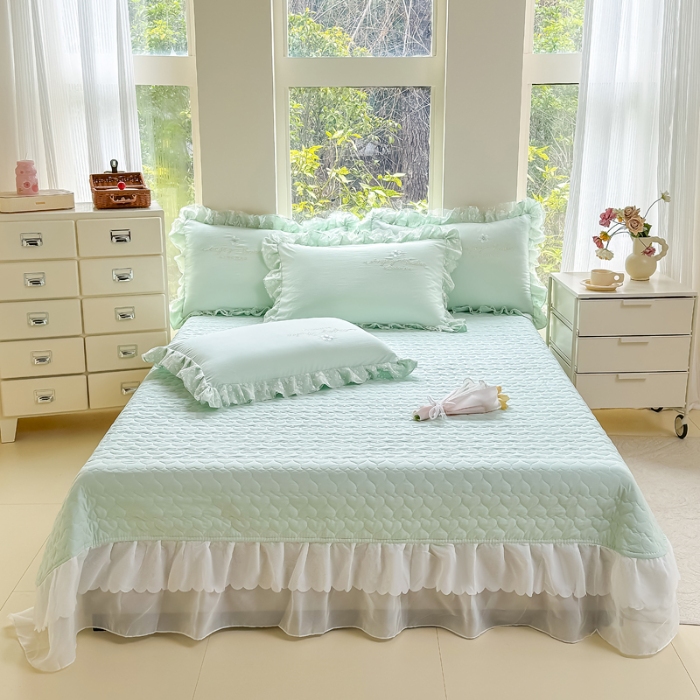 91家纺网 家纺一手货源 找家纺 （总）2025新款A类糯小棉立体花朵床盖四件套 亲肤加棉双层花边三件套刺绣夹棉单床盖铃兰系列