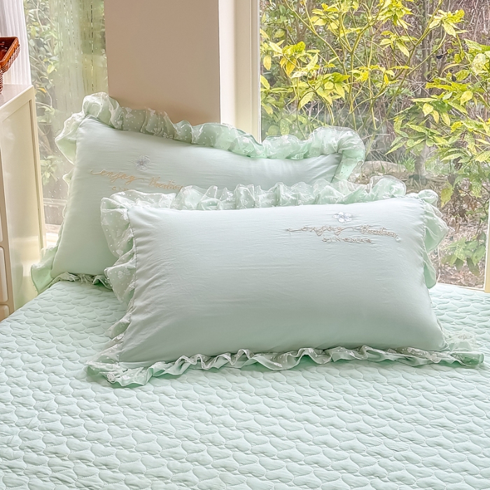 91家纺网 家纺一手货源 找家纺 （总）2025新款A类糯小棉立体花朵床盖四件套 亲肤加棉双层花边三件套刺绣夹棉单床盖铃兰系列