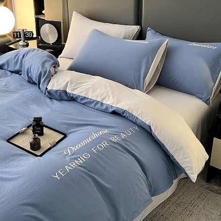 91家纺网 家纺一手货源 找家纺 （总）鑫利来家纺 2026新款古法仿棉水洗棉刺绣四件套纯色双拼水洗云朵棉磨毛简约字母刺绣四件套