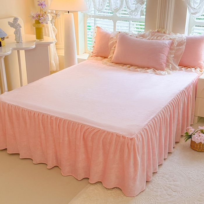 91家纺网 家纺一手货源 找家纺 苏米娜2026冬季新款230g法式公主风全消光牛奶绒床裙款四件套纯色蕾丝花边刺绣床盖款四件套 欧若拉-樱花粉  