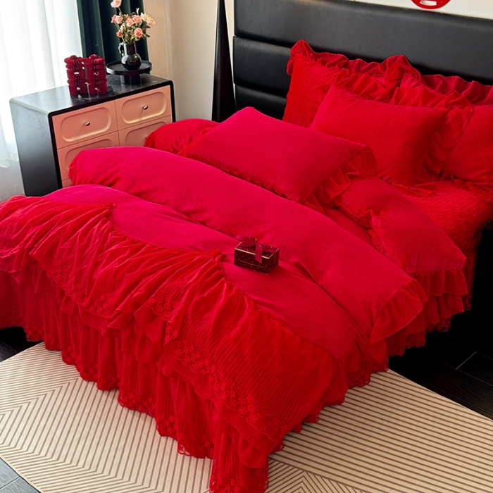 91家纺网 家纺一手货源 找家纺 苏米娜2026冬季新款230g法式公主风全消光牛奶绒床裙款四件套纯色蕾丝花边刺绣床盖款四件套 欧若拉- 中国红
