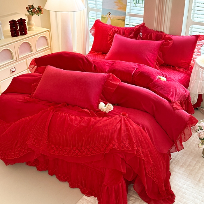 91家纺网 家纺一手货源 找家纺 苏米娜2026冬季新款230g法式公主风全消光牛奶绒床裙款四件套纯色蕾丝花边刺绣床盖款四件套 欧若拉- 中国红