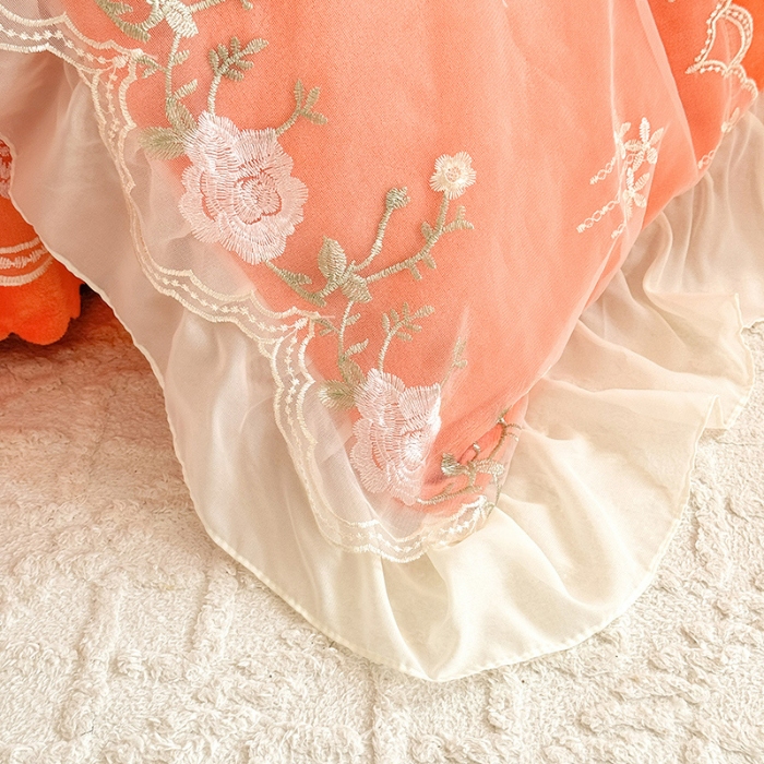 91家纺网 家纺一手货源 找家纺 漫布云2026新款11斤230g全消光牛奶绒夹棉床盖款四件套纯色蕾丝花边刺绣床裙款床盖 花韵-艾玛橙 