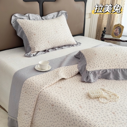 91家纺网 家纺一手货源 找家纺 （总）莫代尔天丝床盖三件套 砂洗小清新夹棉绗缝防滑床单四季