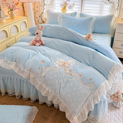 （总）苏米娜2026冬新款11斤230g全消光牛奶绒夹棉床盖款四件套纯色蕾丝花边刺绣床裙款床盖