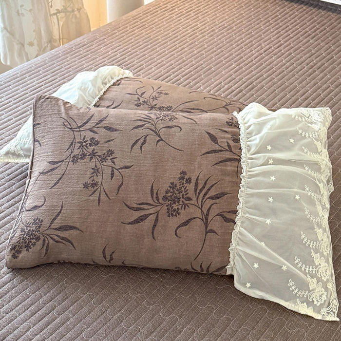 91家纺网 家纺一手货源 找家纺 苏米娜2026春夏新款法式复古双层花边大蕾丝水洗棉亚麻床盖款四件套全棉纯棉印花小碎花四件套 金枝玉叶