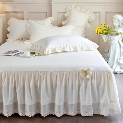 91家纺网 家纺一手货源 找家纺 乐朵家居 2026新款 25-3郁金香 天丝缎蕾丝床裙+可配空调 米白