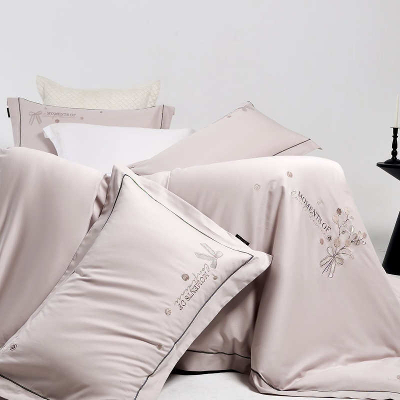 91家纺网 家纺一手货源 找家纺 梦丝语家纺秋冬婚庆送礼居家高端100支长绒棉磨毛平绣加毛巾绣四件套