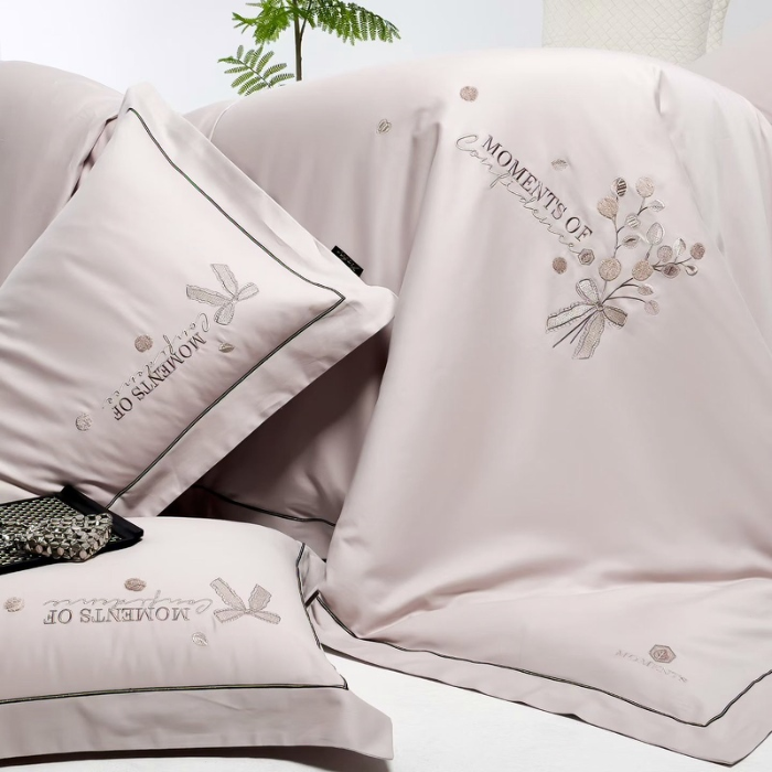 91家纺网 家纺一手货源 找家纺 梦丝语家纺秋冬婚庆送礼居家高端100支长绒棉磨毛平绣加毛巾绣四件套