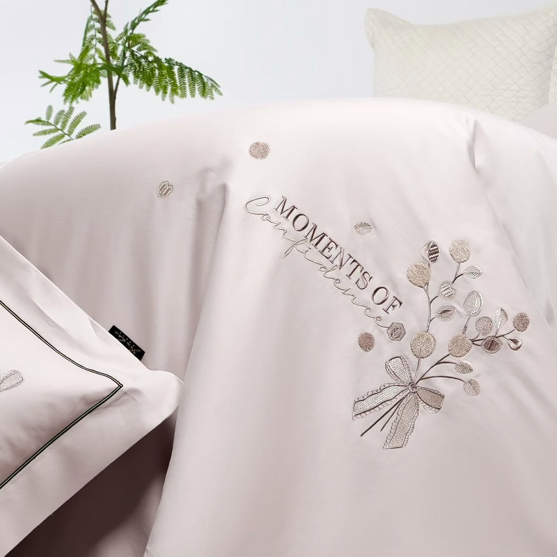 91家纺网 家纺一手货源 找家纺 梦丝语家纺秋冬婚庆送礼居家高端100支长绒棉磨毛平绣加毛巾绣四件套