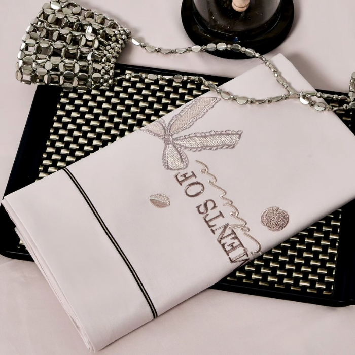 91家纺网 家纺一手货源 找家纺 梦丝语家纺秋冬婚庆送礼居家高端100支长绒棉磨毛平绣加毛巾绣四件套