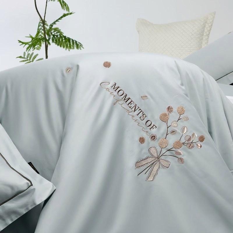 91家纺网 家纺一手货源 找家纺 梦丝语家纺秋冬婚庆送礼居家高端100支长绒棉磨毛平绣加毛巾绣四件套