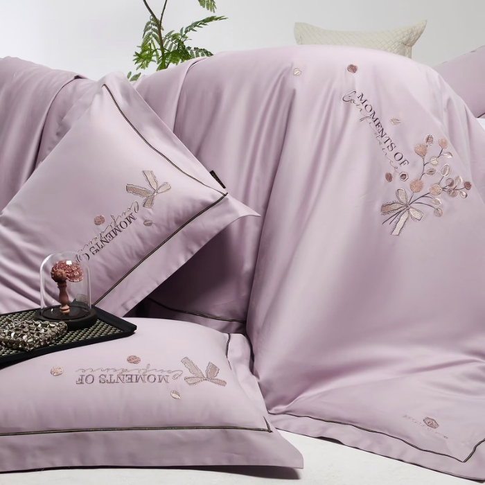 91家纺网 家纺一手货源 找家纺 梦丝语家纺秋冬婚庆送礼居家高端100支长绒棉磨毛平绣加毛巾绣四件套