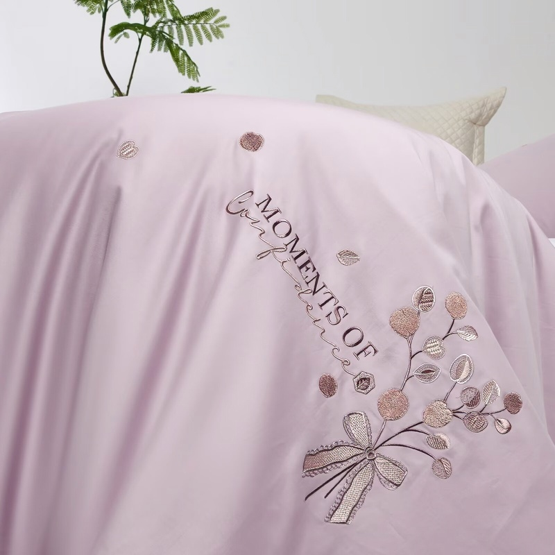 91家纺网 家纺一手货源 找家纺 梦丝语家纺秋冬婚庆送礼居家高端100支长绒棉磨毛平绣加毛巾绣四件套