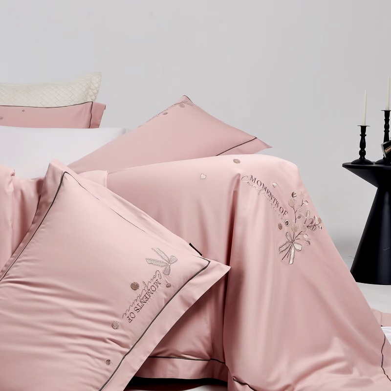 91家纺网 家纺一手货源 找家纺 梦丝语家纺秋冬婚庆送礼居家高端100支长绒棉磨毛平绣加毛巾绣四件套