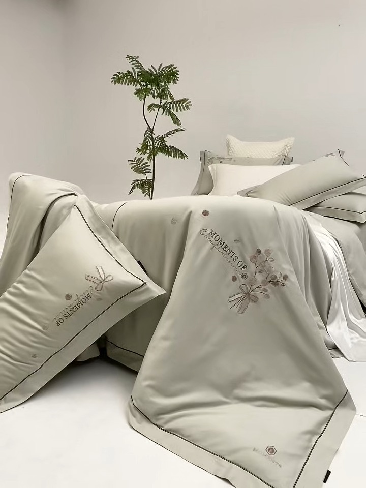 91家纺网 家纺一手货源 找家纺 梦丝语家纺秋冬婚庆送礼居家高端100支长绒棉磨毛平绣加毛巾绣四件套