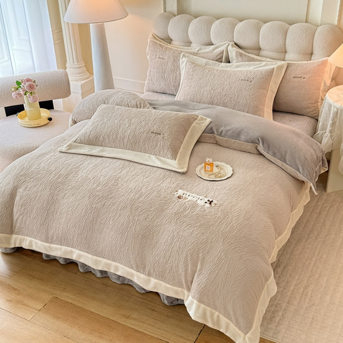 91家纺网 家纺一手货源 找家纺 苏米娜2026年新款全消光加厚牛奶绒轻奢简约床盖款四件套-雅致系列 雅致-香槟