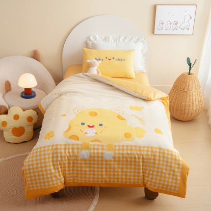 91家纺网 家纺一手货源 找家纺 （总）绒梦里 2026新款A类全棉卡通大版数码印花幼儿园被子三件套儿童套件被套