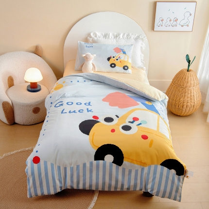 91家纺网 家纺一手货源 找家纺 （总）绒梦里 2026新款A类全棉卡通大版数码印花幼儿园被子三件套儿童套件被套