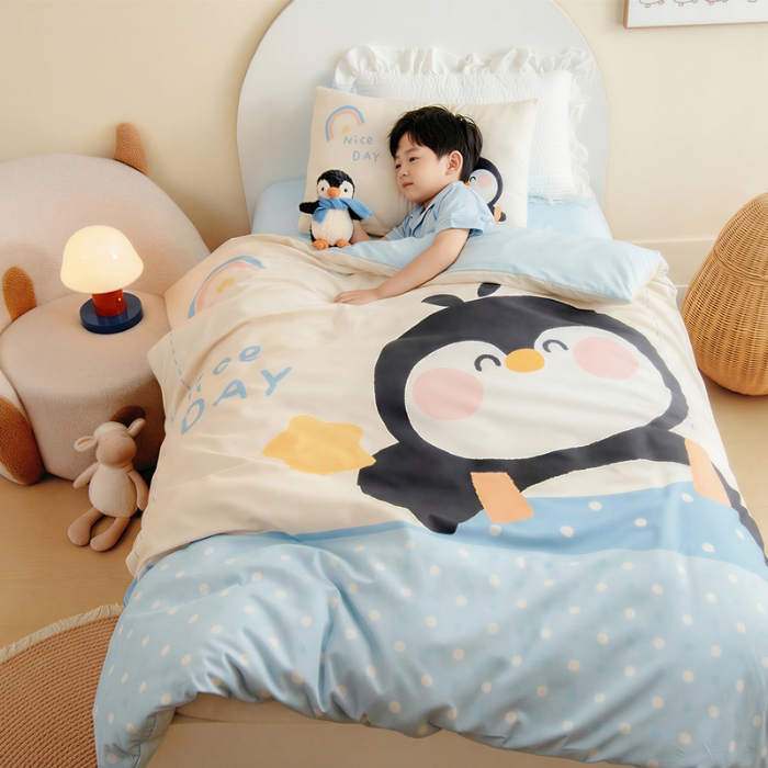 91家纺网 家纺一手货源 找家纺 （总）绒梦里 2026新款A类全棉卡通大版数码印花幼儿园被子三件套儿童套件被套