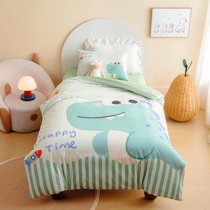91家纺网 家纺一手货源 找家纺 绒梦里 2026新款A类全棉卡通大版数码印花幼儿园被子三件套儿童套件被套