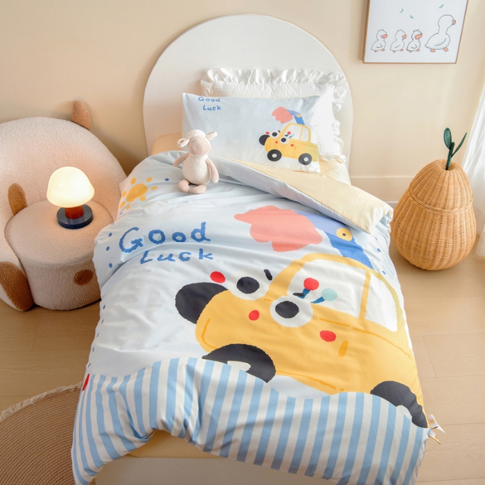 91家纺网 家纺一手货源 找家纺 绒梦里 2026新款A类全棉卡通大版数码印花幼儿园被子三件套儿童套件被套