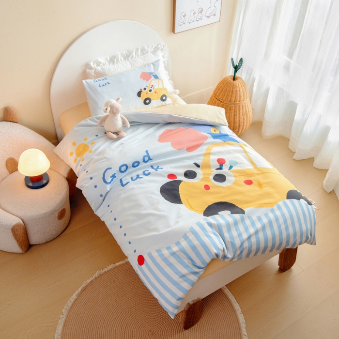 91家纺网 家纺一手货源 找家纺 绒梦里 2026新款A类全棉卡通大版数码印花幼儿园被子三件套儿童套件被套