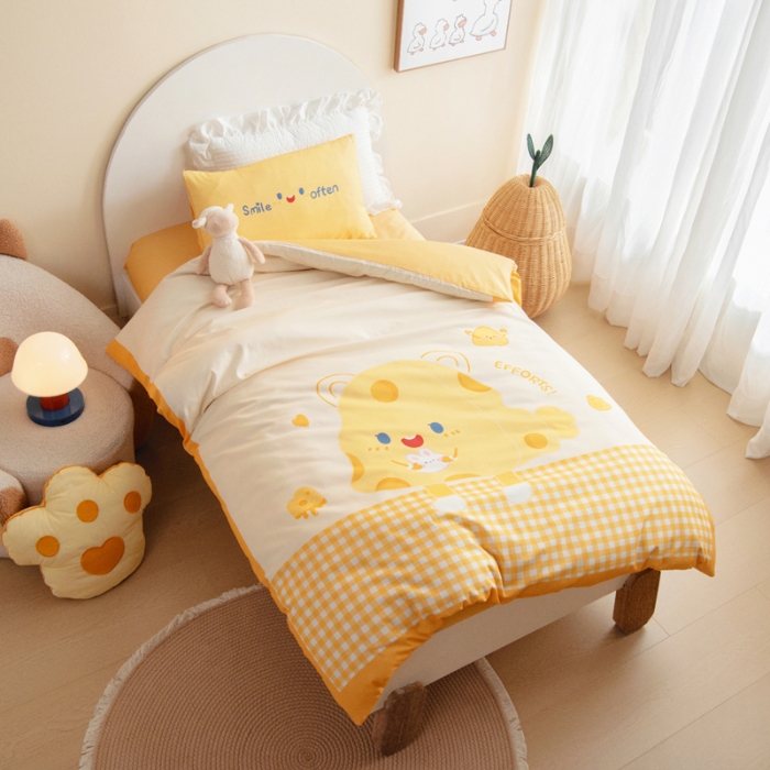 91家纺网 家纺一手货源 找家纺 绒梦里 2026新款A类全棉卡通大版数码印花幼儿园被子三件套儿童套件被套