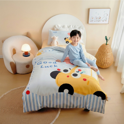 91家纺网 家纺一手货源 找家纺 绒梦里 2026新款A类全棉卡通大版数码印花幼儿园被子三件套儿童套件被套