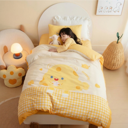 91家纺网 家纺一手货源 找家纺 绒梦里 2026新款A类全棉卡通大版数码印花幼儿园被子三件套儿童套件被套