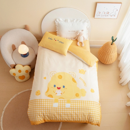 91家纺网 家纺一手货源 找家纺 绒梦里 2026新款A类全棉卡通大版数码印花幼儿园被子三件套儿童套件被套