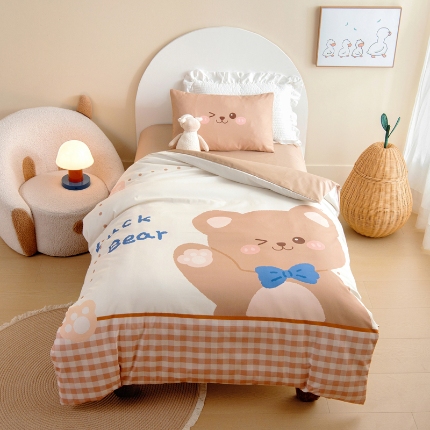 91家纺网 家纺一手货源 找家纺 绒梦里 2026新款A类全棉卡通大版数码印花幼儿园被子三件套儿童套件被套