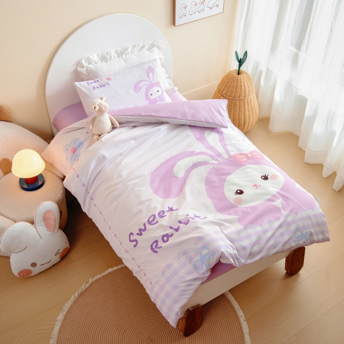 91家纺网 家纺一手货源 找家纺 绒梦里 2026新款A类全棉卡通大版数码印花幼儿园被子三件套儿童套件被套