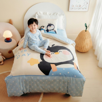 91家纺网 家纺一手货源 找家纺 绒梦里 2026新款A类全棉卡通大版数码印花幼儿园被子三件套儿童套件被套