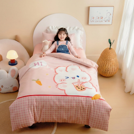 91家纺网 家纺一手货源 找家纺 绒梦里 2026新款A类全棉卡通大版数码印花幼儿园被子三件套儿童套件被套