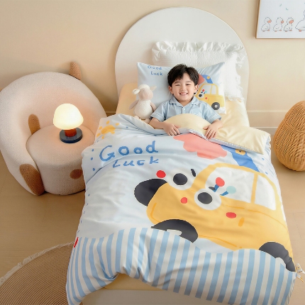 91家纺网 家纺一手货源 找家纺 绒梦里 2026新款A类全棉卡通大版数码印花幼儿园被子三件套儿童套件被套