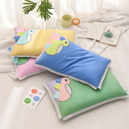 （总）仁宇枕业 2026新款新品条纹三角恐龙儿童羽丝绒荞麦枕头枕芯