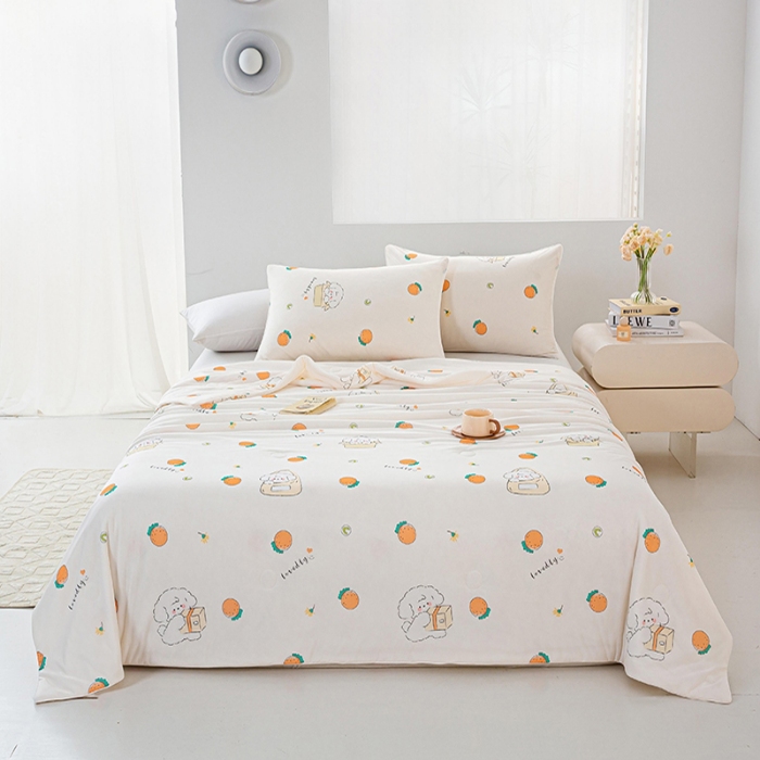 91家纺网 家纺一手货源 找家纺 2026新款3D数码印花有氨凉感丝夏被冰丝夏凉被空调被填充大豆纤维夏被 草莓狗狗