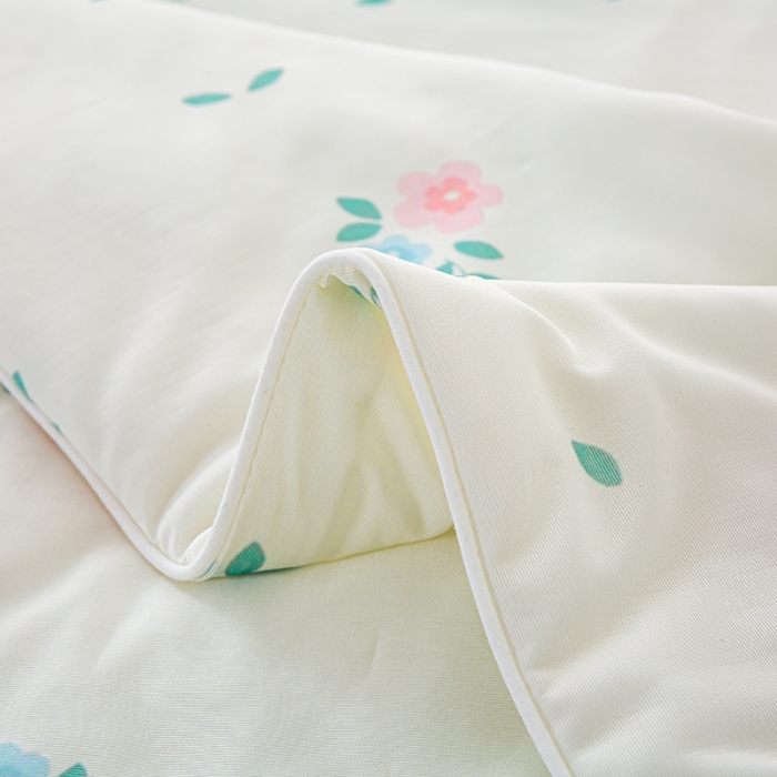 91家纺网 家纺一手货源 找家纺 2026新款3D数码印花有氨凉感丝夏被冰丝夏凉被空调被填充大豆纤维夏被 楚楚花颜