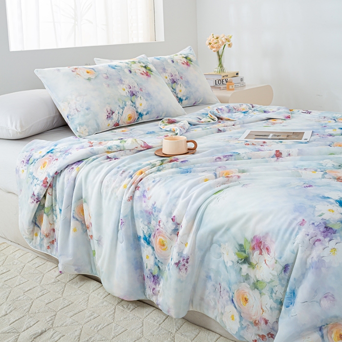 91家纺网 家纺一手货源 找家纺 2026新款3D数码印花有氨凉感丝夏被冰丝夏凉被空调被填充大豆纤维夏被 花城秘境